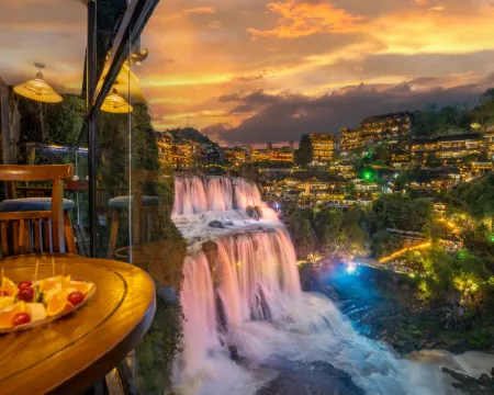 Shiercheng·Pushangxian Inn (Furong Town Great Waterfall) Hôtels à : Yongshun