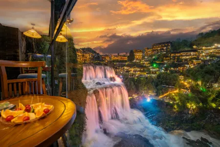 Shiercheng·Pushangxian Inn (Furong Town Great Waterfall)