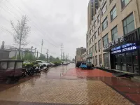 May Hot Spring Hotel (Zhoukou Railway Station Huanghuai Market)