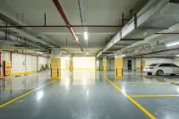 JH holiday lnn - parcheggio