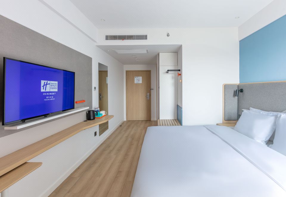 3. 홀리데이 인 익..