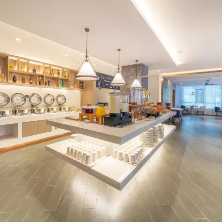 CHAMJOY HOTEL(Jiangshan Hushan Park|Administrative Service Center)