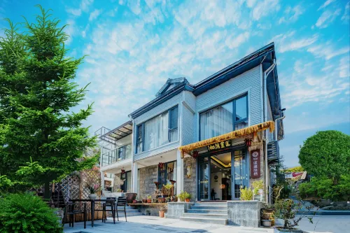 Flower Building Lushan Luyinqi Homestay (Lushan Scenic Area Cableway Station)