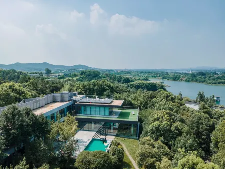 Xieyang Leizhu Homestay Magnolia Branch Отели рядом с достопримечательностью «Mulan Grassland»