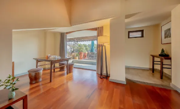 Shusheng. No.1 Courtyard of True Floor Heating (West Lake Lingyin Store) Отели рядом с достопримечательностью «Shuangfeng Chayun Scenic Resort»