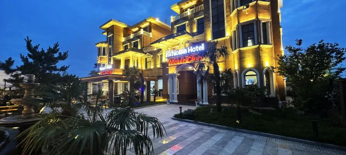 Zhishang Holiday Hotel (Huashan Station) Hotels in Huayin