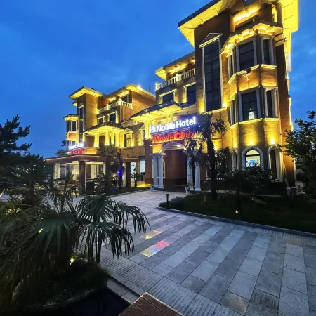 Zhishang Holiday Hotel (Huashan Station)