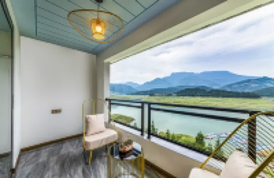 Table Mountain · Mountain View Lakeside · Luxury Retreat Hotel (Yanv Lake)
