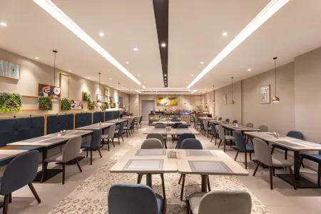 Homeinn Selected Hotel (Lianyungang Haizhou Ancient City) Отели рядом с достопримечательностью «Longhailu Walking Street»