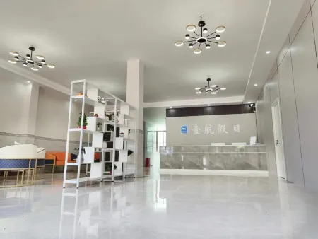 Yihang Holiday Hotel Отели рядом с достопримечательностью «Qiongtai Normal University (Guilinyang Campus)»