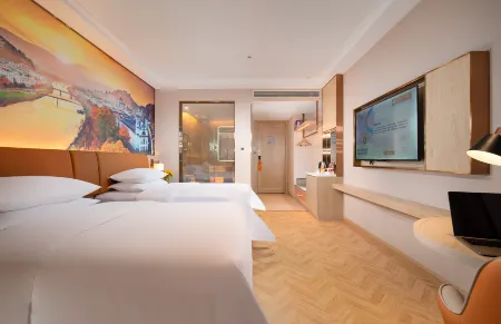 Vienna Hotel (Jiujiang De'an Pedestrian Street) Отели в г. Дэань