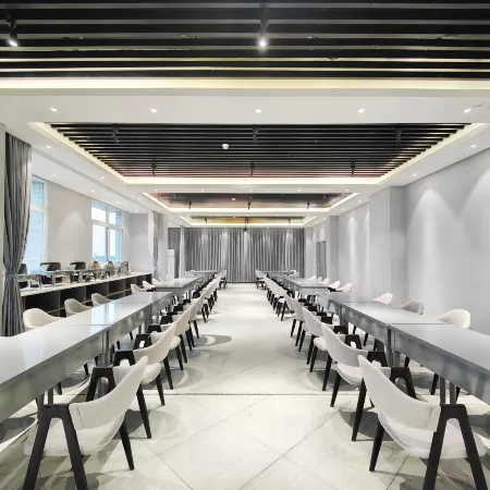 Manzhou International Hotel (Jiajiang Passenger Transport Center)
