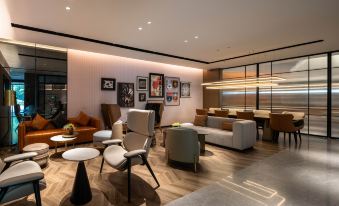 Homeinn Plus Hotel (Shanghai Xintiandi Lujiabang Road Subway Station)