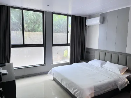 Yiwen Hotel (Zhenjiang High-Speed Railway Station) Отели рядом с достопримечательностью «Shiye Islet»