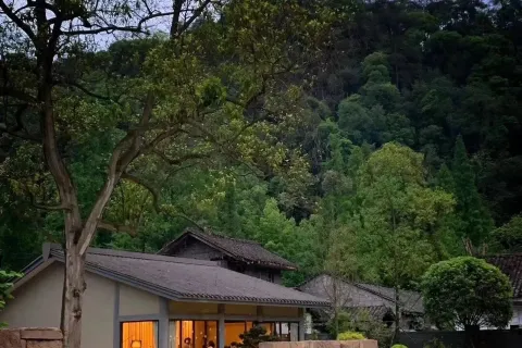 Leshan solo Wandering Resort hotel