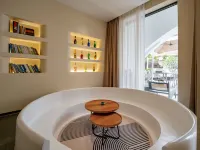 Xiamen Jiye Yishu Hotel (Xiamen North Railway Station Jimei Avenue Subway Station) Hotels near Jimei
