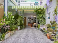 Xiamen Moutain and Sea View Homestay(Huandao Road Zengcuo"an Branch)) Hotels near Zengcuoan