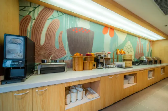 HanTing Hotel (Sanmenxia South Railway Station)