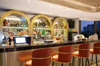 kunlunyuehua   hotel - С баром