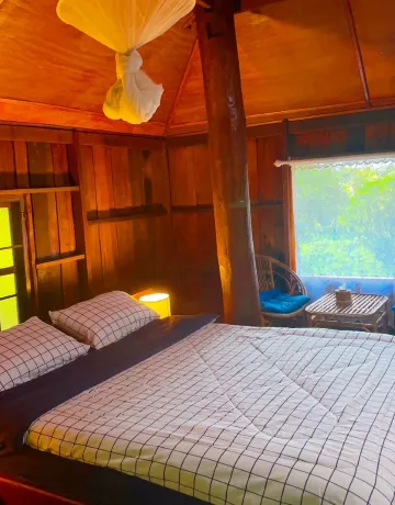 ห้องเตียงใหญ่ พร้อมวิวสวน