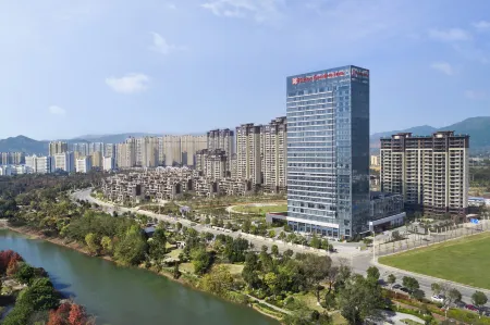 Hilton Garden Inn Ganzhou Longnan Отели рядом с достопримечательностью «Binjiang Square»