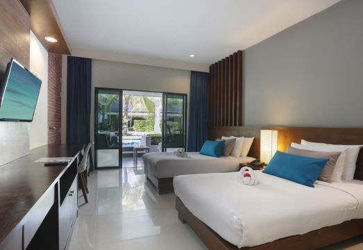 Tuana Hotels Brook Pool Access