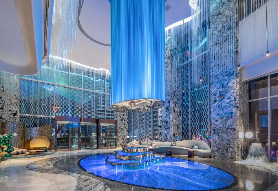 청두 W 호텔의 세련된 인테리어와 라운지 모습