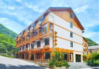 Lily Hotel Hotels in Ping Qian town/Dajiuhu national wetland park