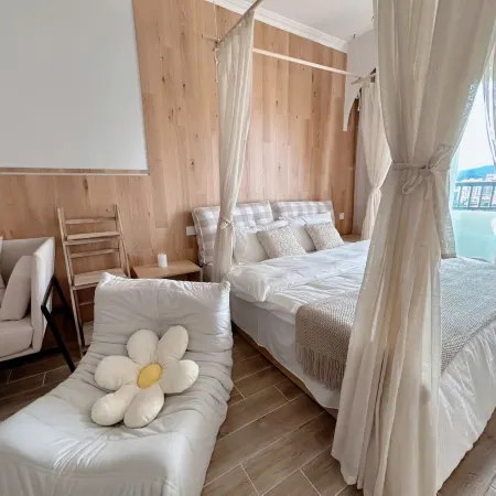 Caihong Apartment