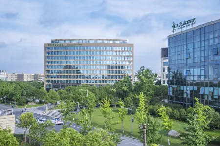GardenView Hotel Отели рядом с достопримечательностью «ChaoYnnAn Buddhist Nunnery»