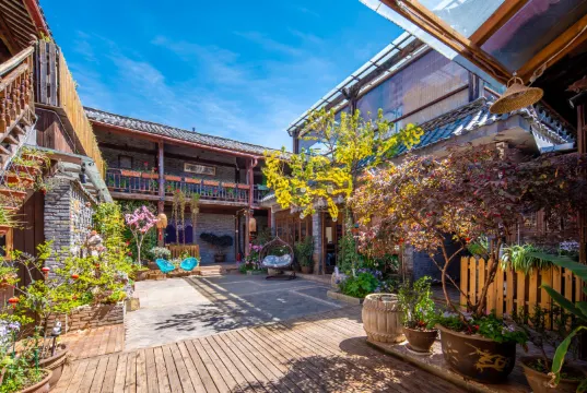 玉竜ナシ族自治県錢塘中国式旅館（麗江束河古鎮）