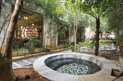 Yuerong Hot Spring Resort Hotel - romantici
