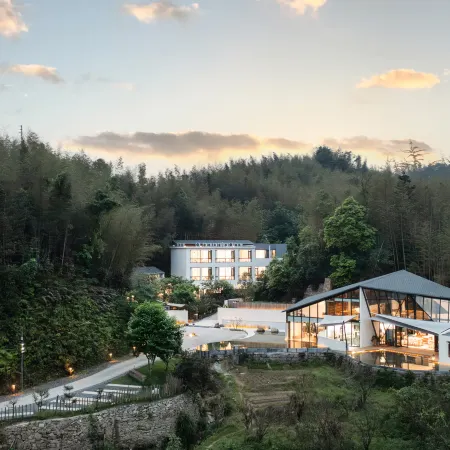 CREEK RESORT