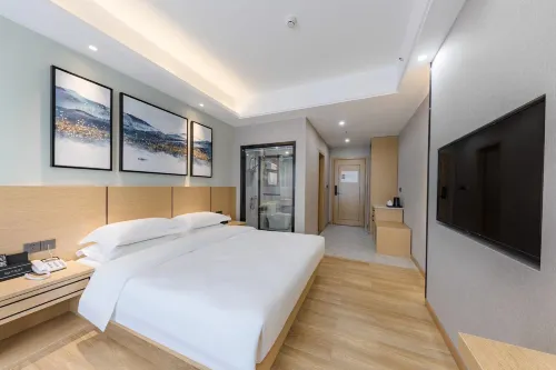 Manyun Juzhuju (Liupanshui High-speed Railway Station)