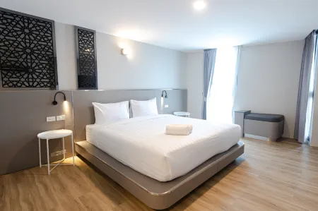 One budget hotel Tak Maesot Отели рядом с достопримечательностью «Wat Don Kaeo»