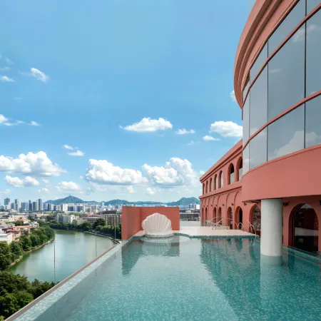 LiCLOUDS HOTEL (Guilin Two Rivers and Four Lakes Xiangshan Park)