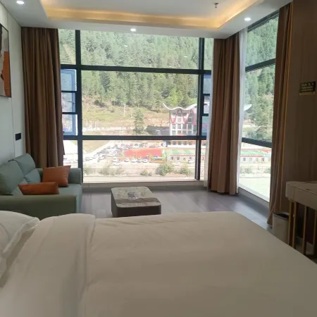 Naisa Grand Hotel