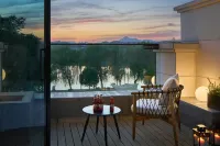 S · Terrace Hotel