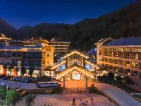 Hezhou Banshan Hot Spring Resort Hotéis em 