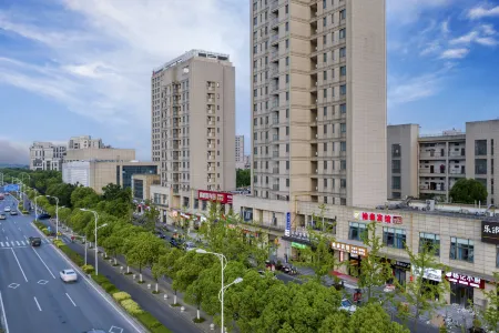 Shanghai Yusen Hotel (Kangxin Highway Metro Station, Pudong Tumor Hospital East Branch) Отели рядом с достопримечательностью «Shanghai University of Medicine & Health Sciences (Pudong Campus)»