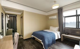 Yichun Wanyun Holiday Hotel (Yichun Mingyue Mountain Airport Branch)