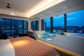 Leshan Yunshang bathing pool Hotel (Shihao Plaza Store of Leshan High speed Railway Station