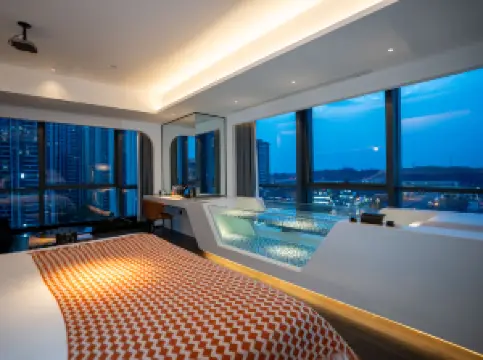 Leshan Yunshang bathing pool Hotel (Shihao Plaza Store of Leshan High speed Railway Station