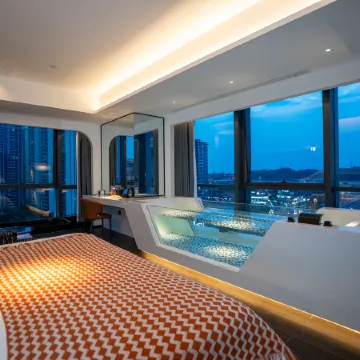 Leshan Yunshang bathing pool Hotel (Shihao Plaza Store of Leshan High speed Railway Station