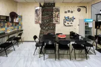 C'est La Vie Youth Hostel