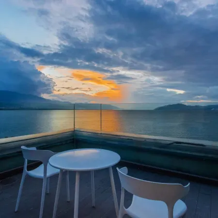 CLOUDS HOTEL CLOUD Chain Hotel (Dali Tujia Seaview) Отели в г. Дали