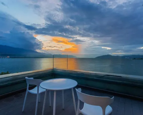CLOUDS HOTEL CLOUD Chain Hotel (Dali Tujia Seaview) Hotels in Dali City