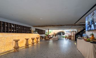 Xishuangbanna Jinghong Yakatu Theme Inn (Mengle Dafo Temple)