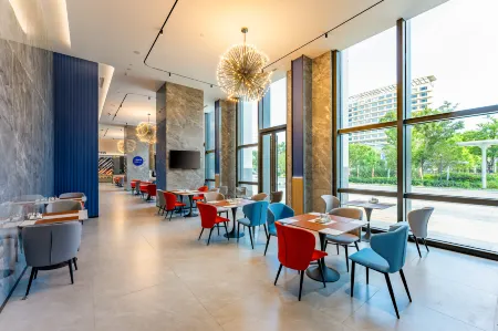 Holiday Inn Express Haimen City Center Отели рядом со станцией Haimen Railway Station