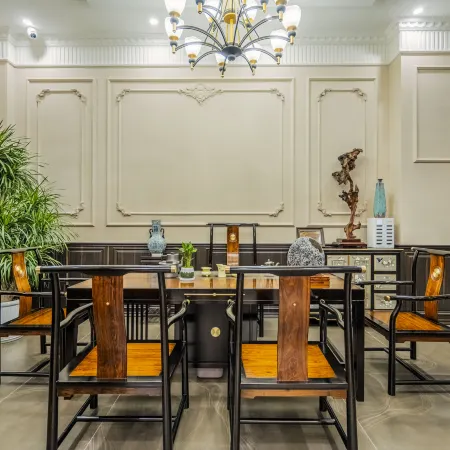 Qihua Luxury Hotel